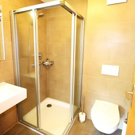 Apartment Hollywood 3 Appartement-fewo- Bad- Wc- 3 Schlafraeume 6-bettwohnung By Interhome Saas-Fee
